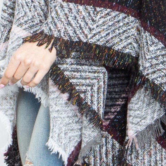 Effortless Style: Embrace the Boldness of our Colorblock Stripe Poncho - Picture 7 of 9